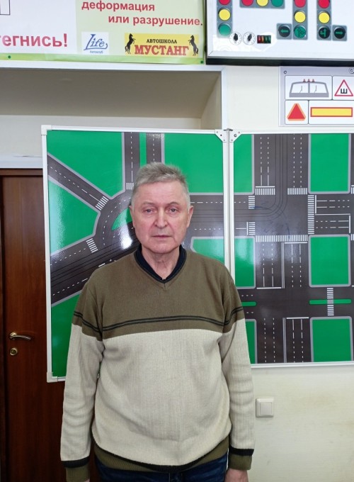 Михайлов Иван Васильевич - сотрудник автошколы «Мустанг»