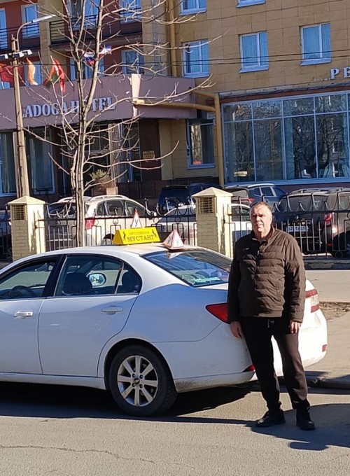 Дубков Александр Евгеньевич - сотрудник автошколы «Мустанг»